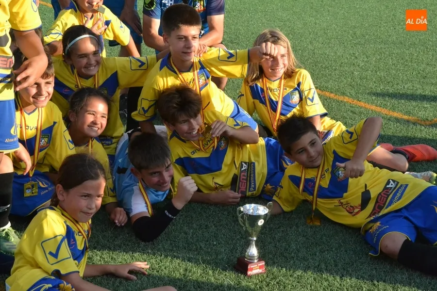 Foto 6 - Re&ntilde;ida jornada de f&uacute;tbol 7 en un caluros&iacute;simo y largo s&aacute;bado en recuerdo de To&ntilde;ete