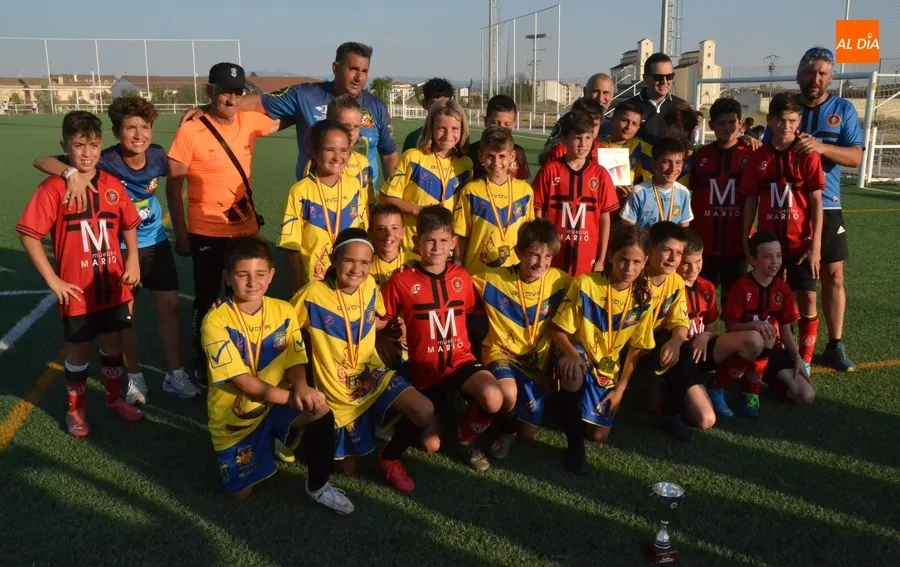 Foto 5 - Re&ntilde;ida jornada de f&uacute;tbol 7 en un caluros&iacute;simo y largo s&aacute;bado en recuerdo de To&ntilde;ete