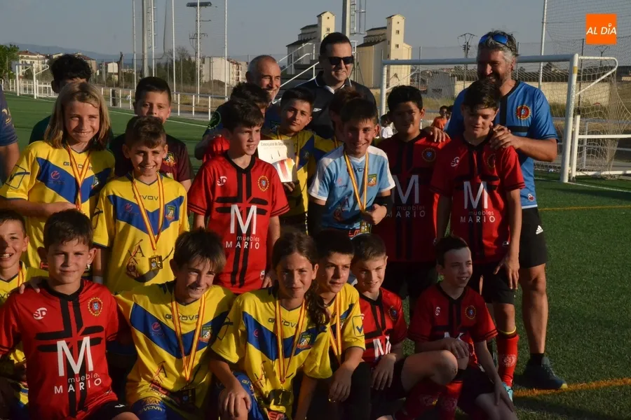 Foto 3 - Re&ntilde;ida jornada de f&uacute;tbol 7 en un caluros&iacute;simo y largo s&aacute;bado en recuerdo de To&ntilde;ete
