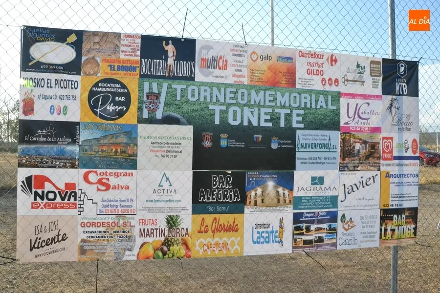 Foto 2 - Re&ntilde;ida jornada de f&uacute;tbol 7 en un caluros&iacute;simo y largo s&aacute;bado en recuerdo de To&ntilde;ete