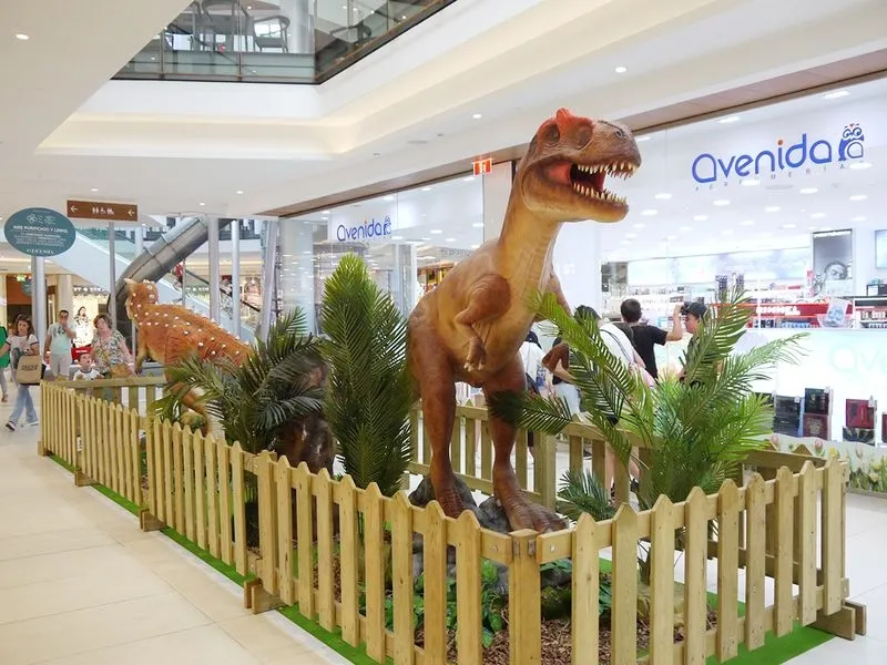 Exposición 'Dinosauria' en el Centro Comercial El Tormes