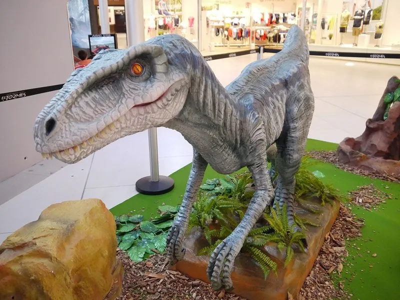Exposición 'Dinosauria' en el Centro Comercial El Tormes