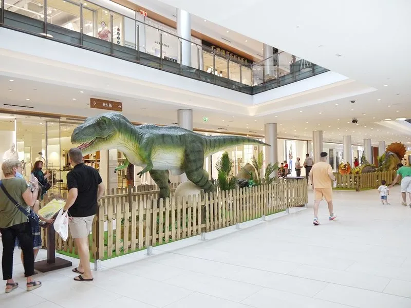 Exposición 'Dinosauria' en el Centro Comercial El Tormes