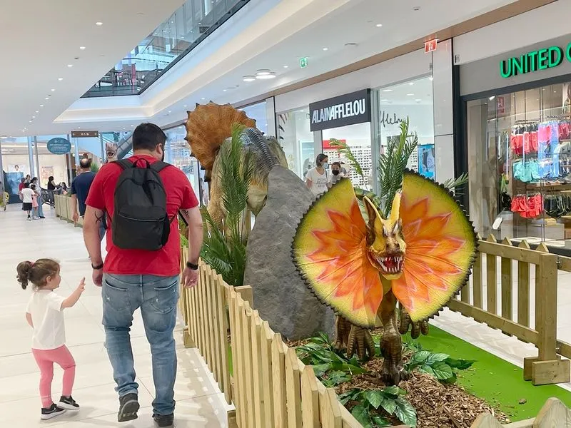 Exposición 'Dinosauria' en el Centro Comercial El Tormes