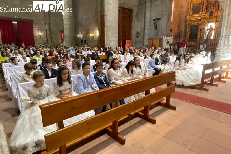 Cientos de personas participaban en la procesión del Corpus 