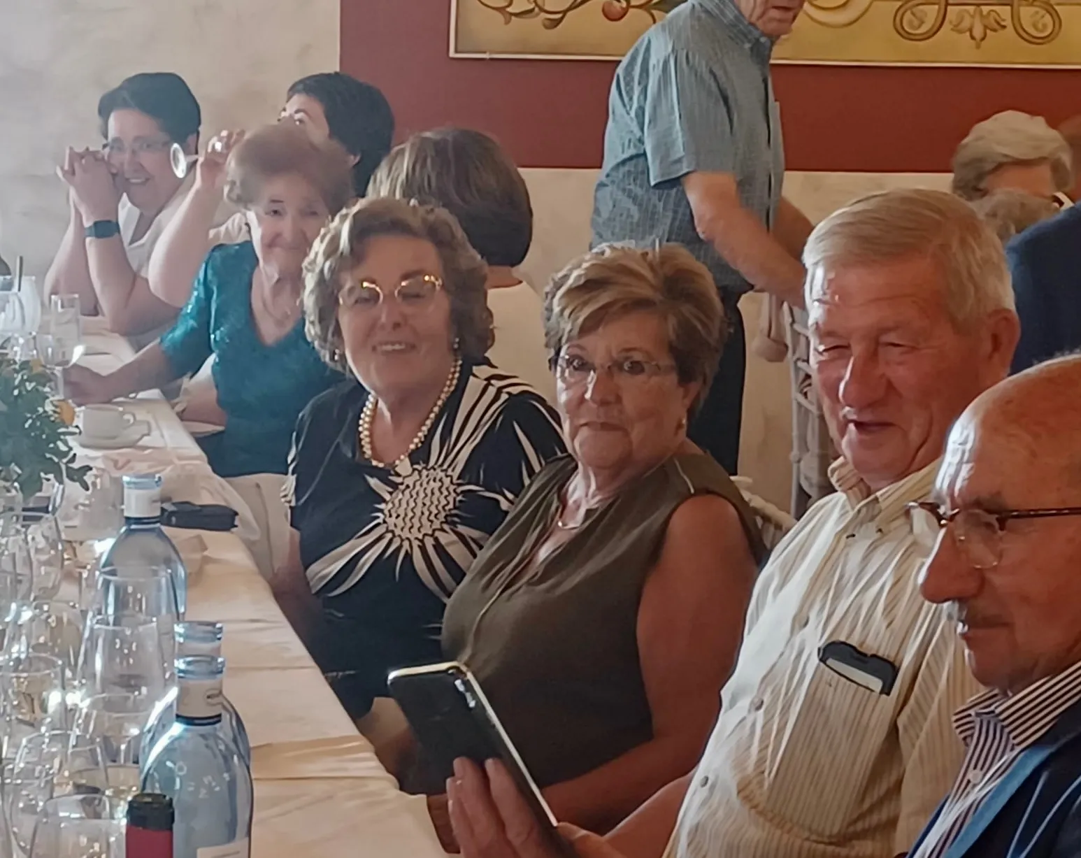 Foto 3 - Emotiva y multitudinaria celebraci&oacute;n de los 25+2 a&ntilde;os de Ordenaci&oacute;n del p&aacute;rroco Lauren Sevillano  