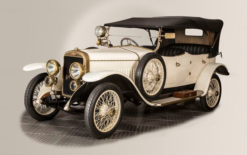 Los 16 HP fueron los primeros Hispano Suiza comerciales en montar un motor intensivo, de los mejores coches de su época