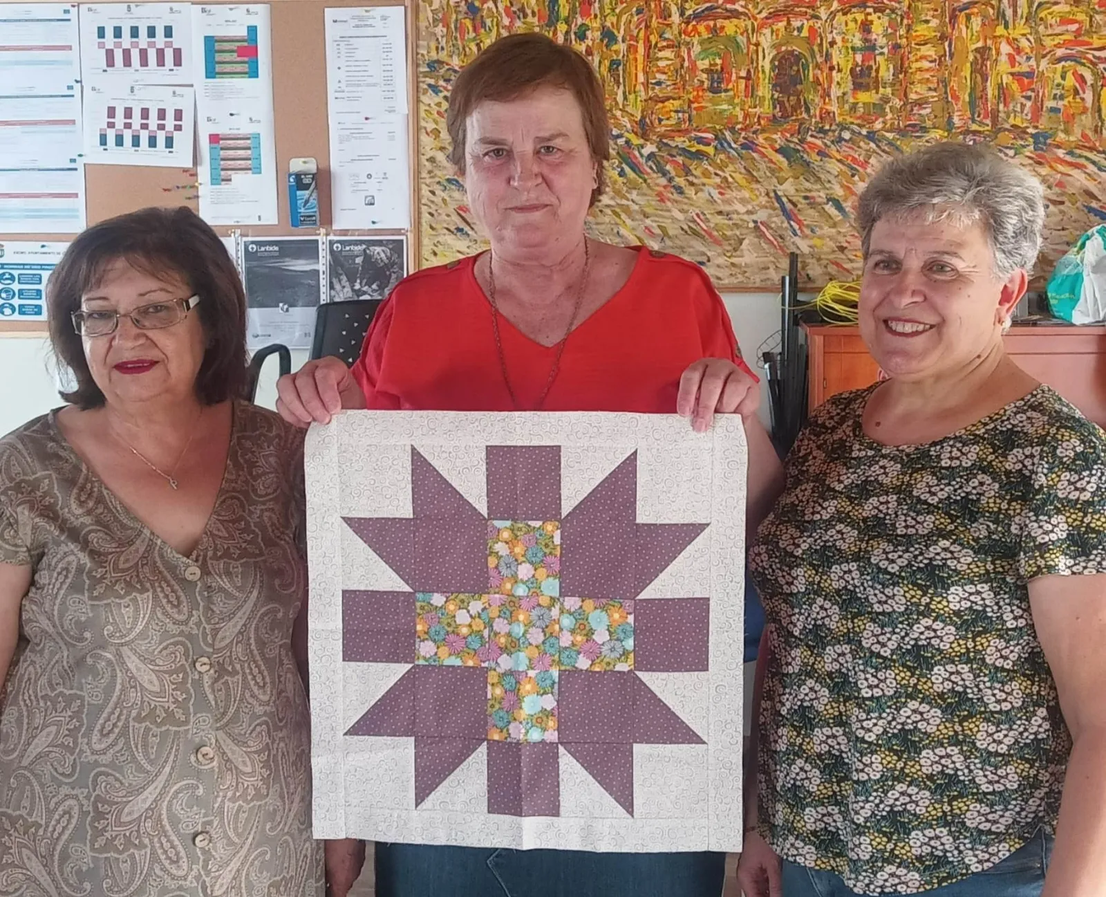 Foto 2 - Concluye con varios sorteos y una merienda el taller de patchwork de Amanecer