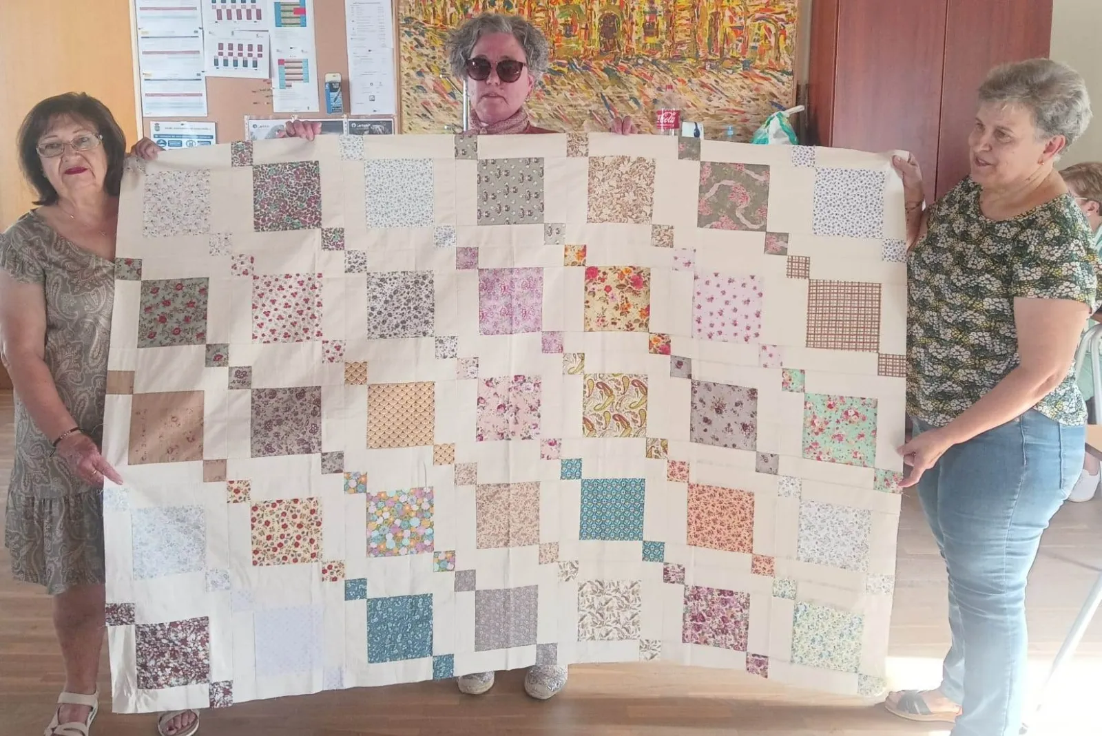 Foto 4 - Concluye con varios sorteos y una merienda el taller de patchwork de Amanecer