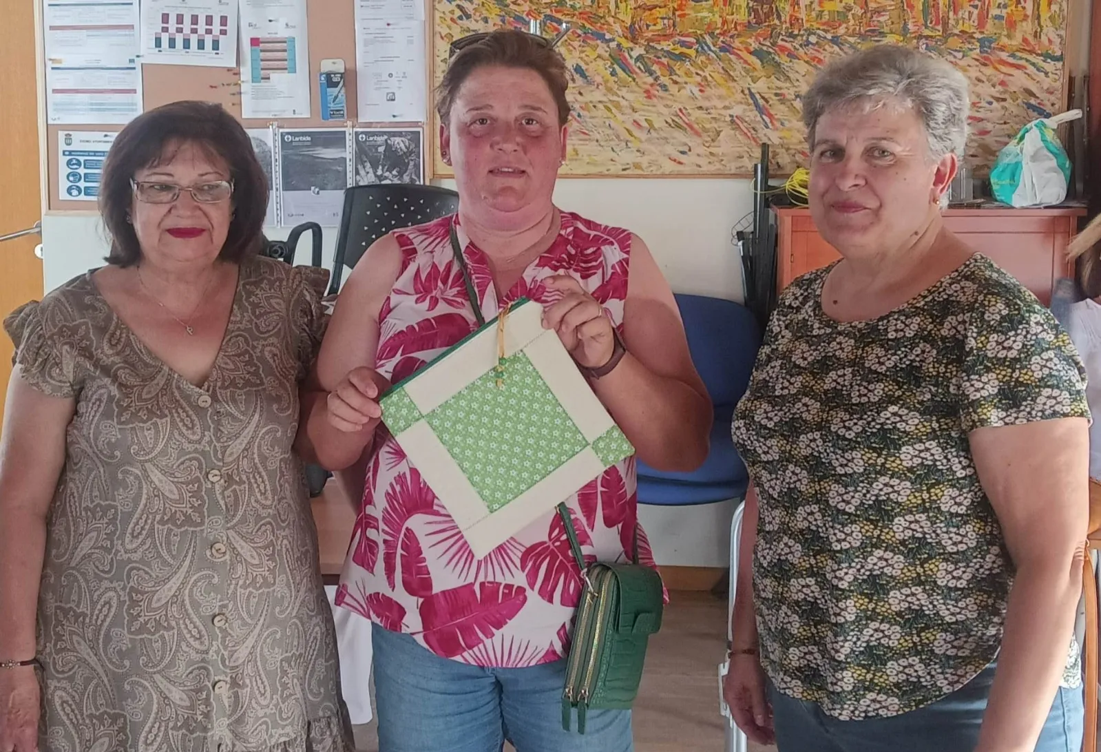 Foto 3 - Concluye con varios sorteos y una merienda el taller de patchwork de Amanecer