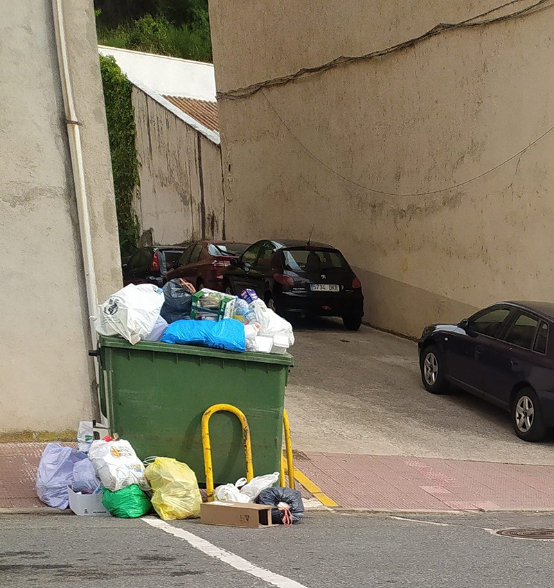 Foto 1 - Quejas en Béjar por los   problemas en la recogida de basuras