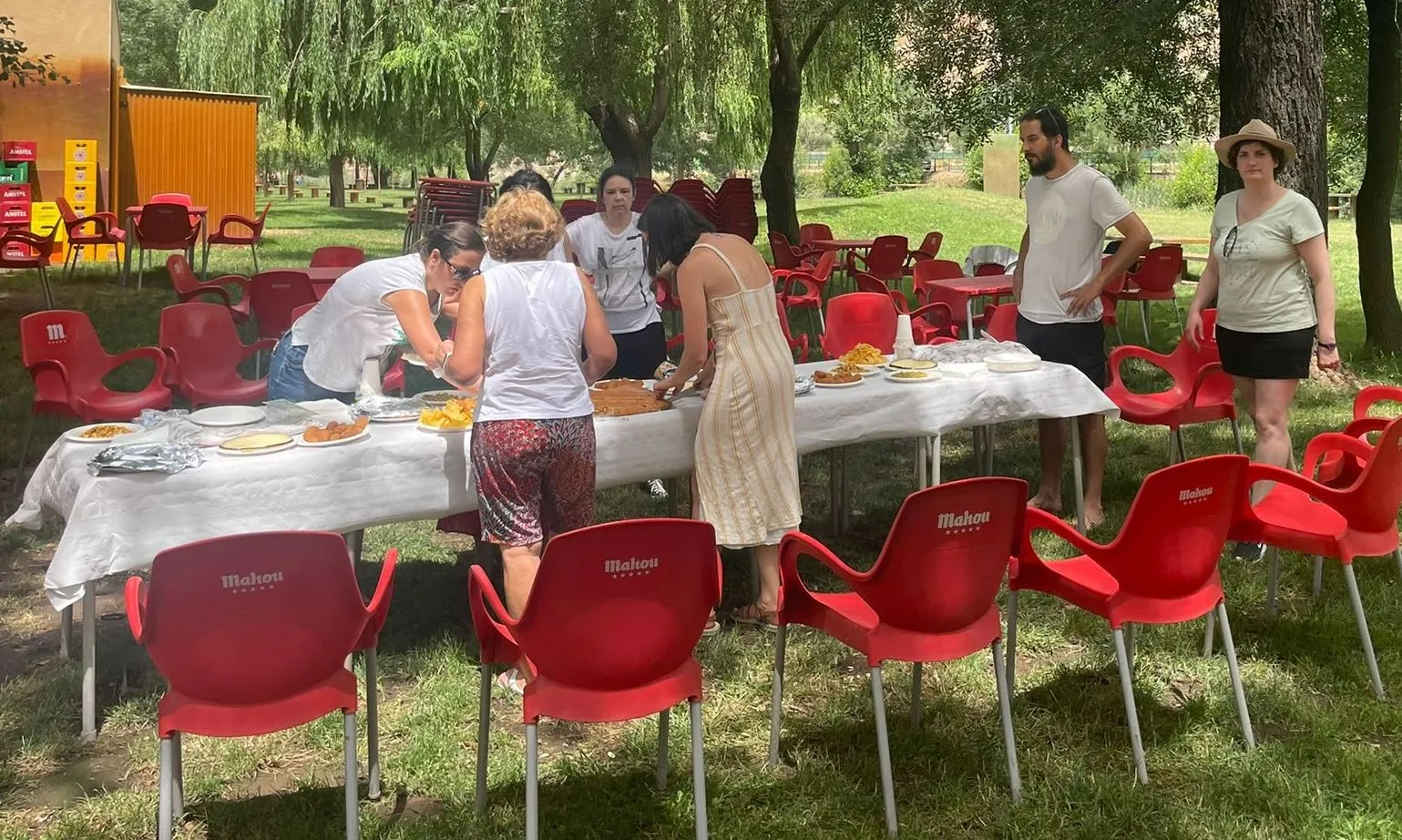 Foto 7 - El Centro de Adultos disfruta de una convivencia a orillas del r&iacute;o