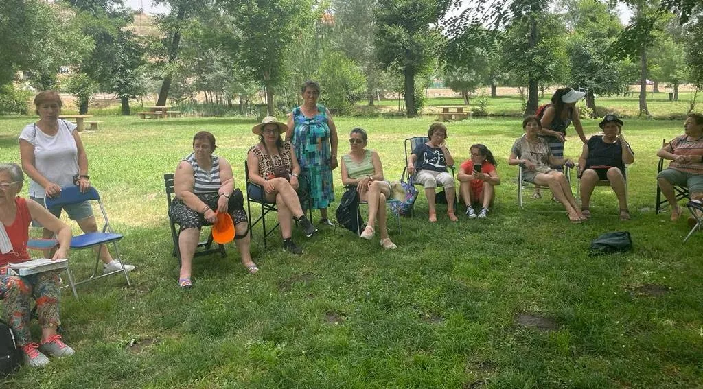 Foto 3 - El Centro de Adultos disfruta de una convivencia a orillas del r&iacute;o