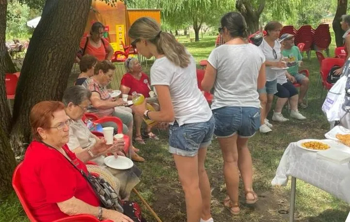 Foto 4 - El Centro de Adultos disfruta de una convivencia a orillas del r&iacute;o