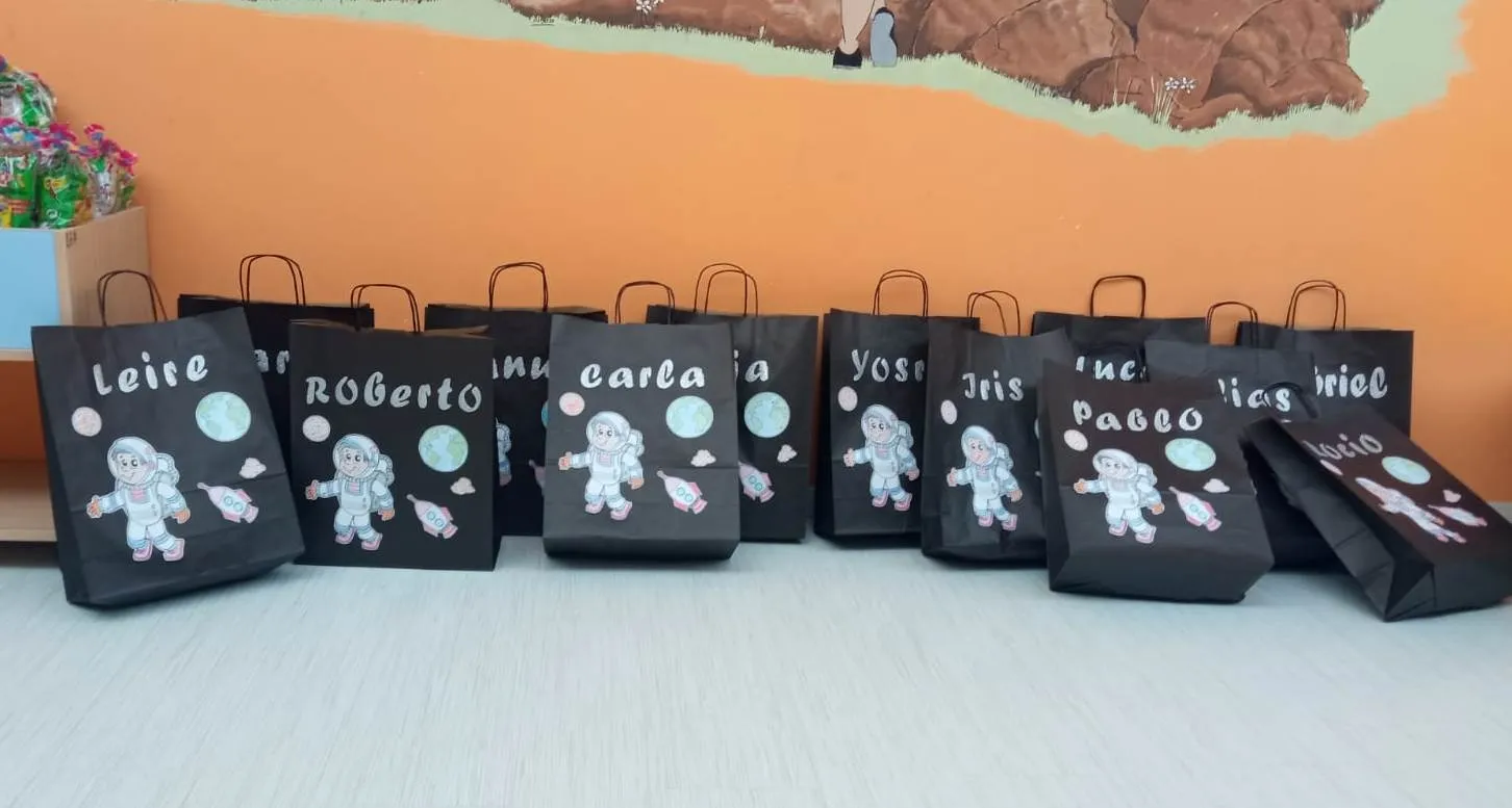 Foto 10 - Los mayores de la Escuela Infantil despegan &lsquo;hasta el infinito y m&aacute;s all&aacute;&rsquo;
