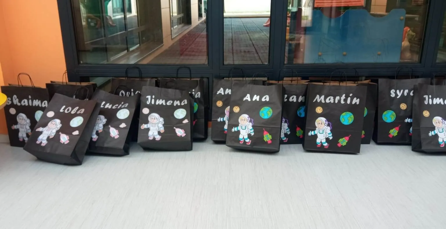 Foto 6 - Los mayores de la Escuela Infantil despegan &lsquo;hasta el infinito y m&aacute;s all&aacute;&rsquo;