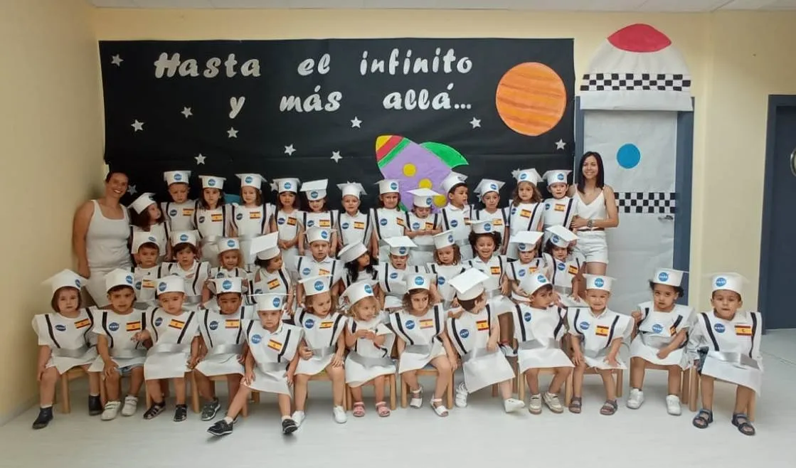Foto 2 - Los mayores de la Escuela Infantil despegan &lsquo;hasta el infinito y m&aacute;s all&aacute;&rsquo;