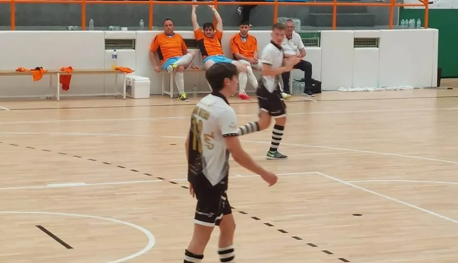 Foto 6 - Adri&aacute;n Moreiro y Daniel Ratero ascienden con Unionistas de Salamanca a la 2&ordf; Divisi&oacute;n B