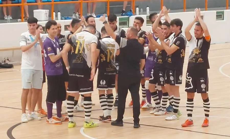 Foto 2 - Adri&aacute;n Moreiro y Daniel Ratero ascienden con Unionistas de Salamanca a la 2&ordf; Divisi&oacute;n B
