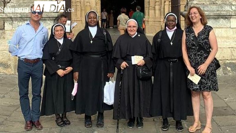 Las madres Agustinas de San Felices, el párroco y la familia se desplazaron a Sevilla