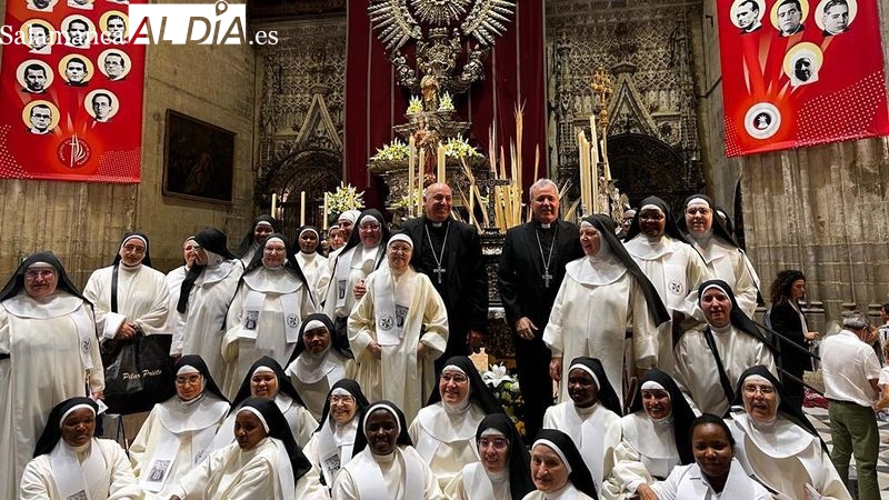 Las madres Agustinas de San Felices, el párroco y la familia se desplazaron a Sevilla
