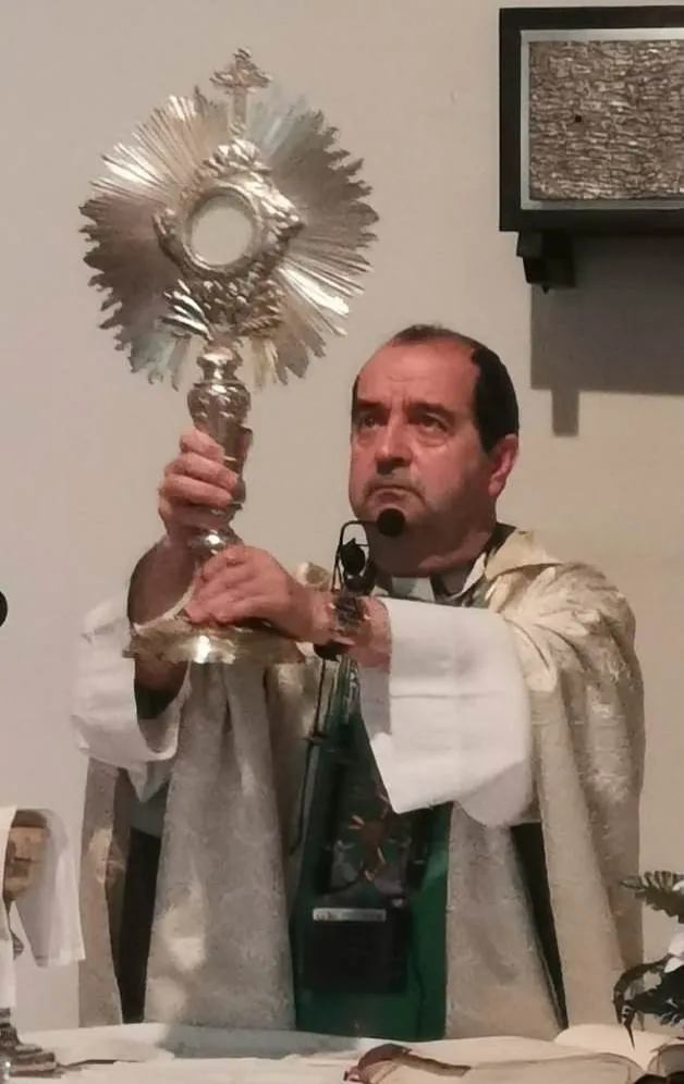 Foto 7 - El Sant&iacute;simo abrevia su recorrido por Pedrotoro por el riesgo de lluvia