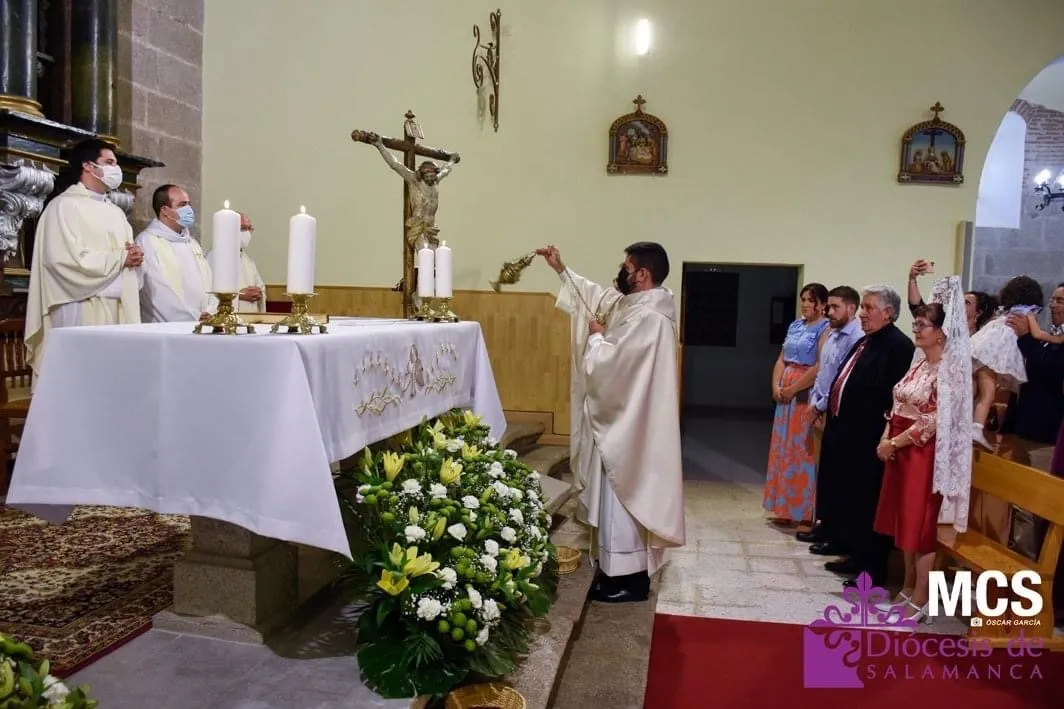 Ciriaco García oficiaba su primera misa como sacerdote en Tordillos, su localidad natal 