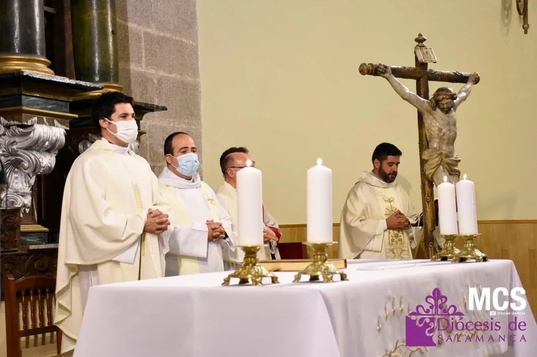 Ciriaco García oficiaba su primera misa como sacerdote en Tordillos, su localidad natal 