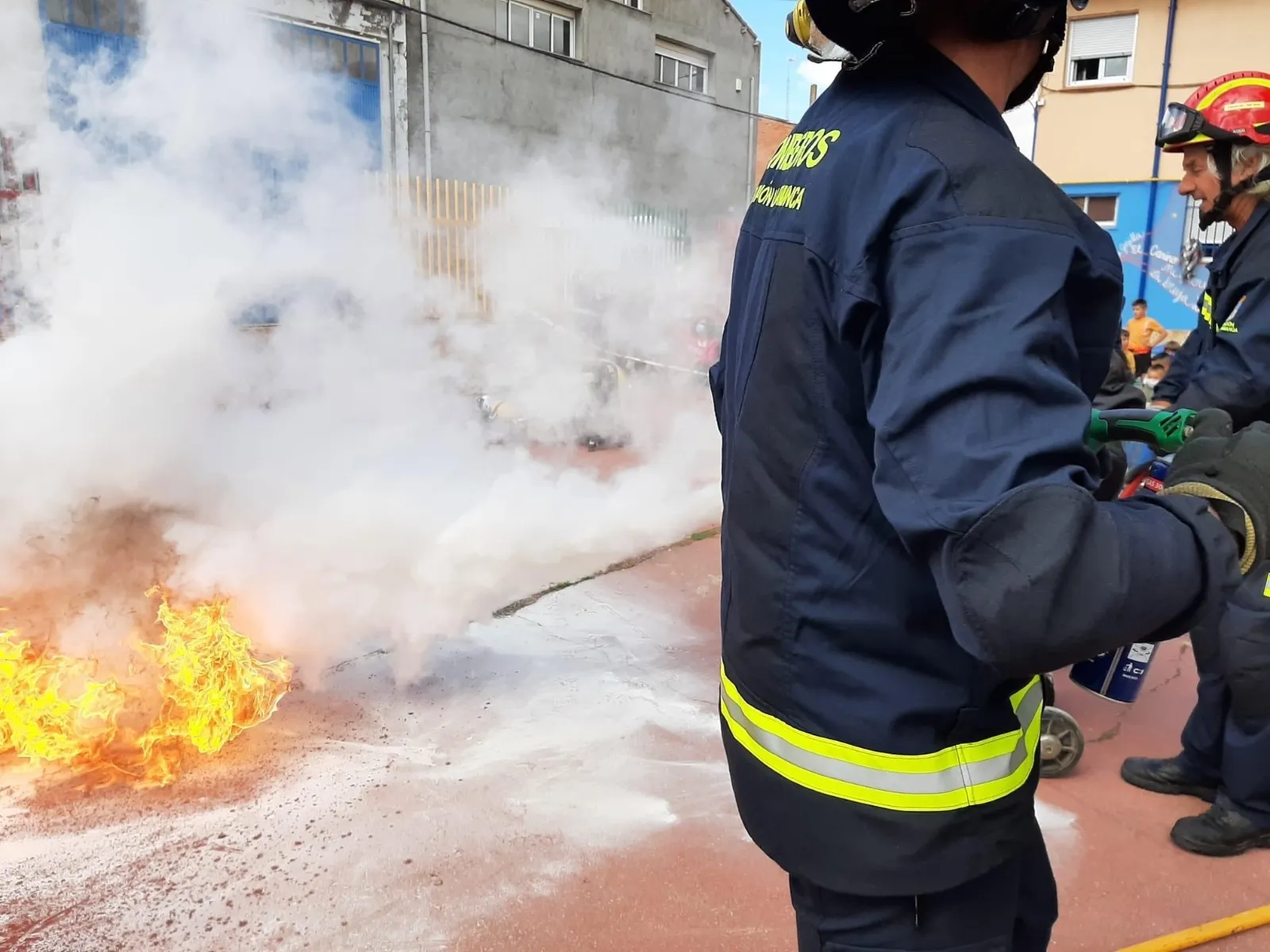 El CEIP Severiano Montero despide el curso escolar con una exhibición de los Bomberos y una ruta en bici