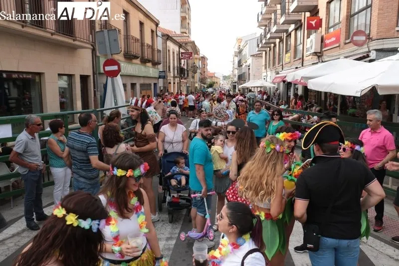 Un espectacular desfile de disfraces animaba la tarde del Jueves de Corpus en Vitigudino