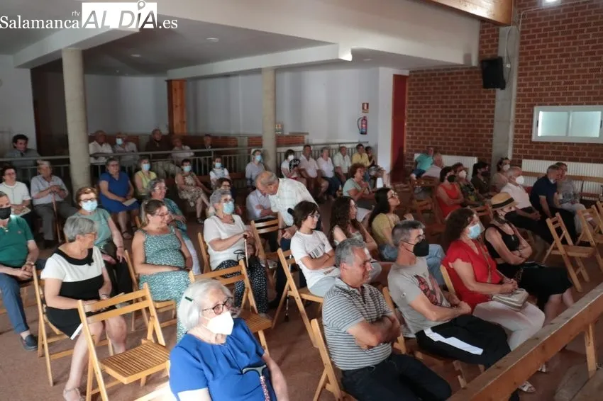 Actuación del grupo de folclore Arraigo en El Cubo de Don Sancho / CORRAL 