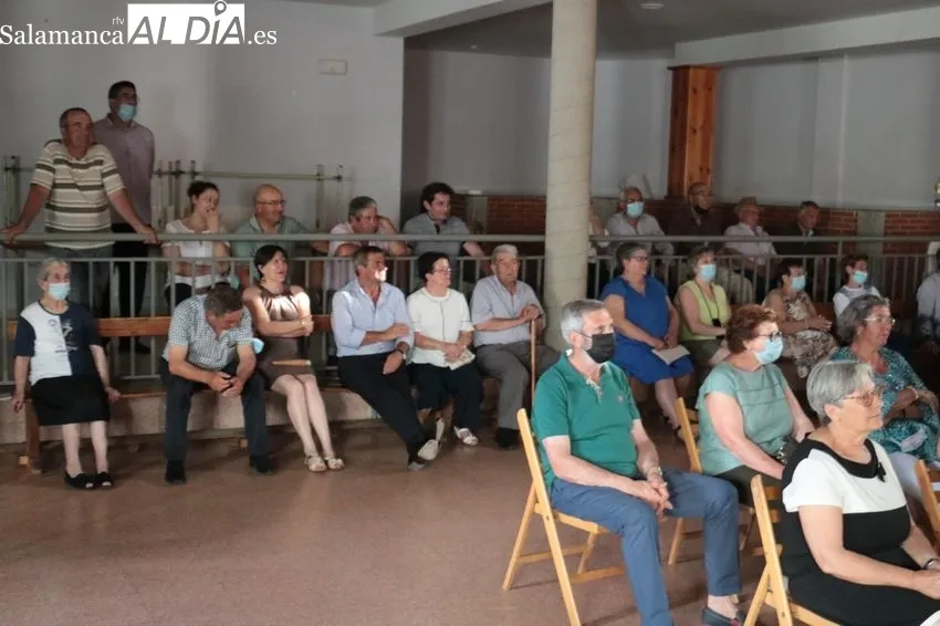 Actuación del grupo de folclore Arraigo en El Cubo de Don Sancho / CORRAL 