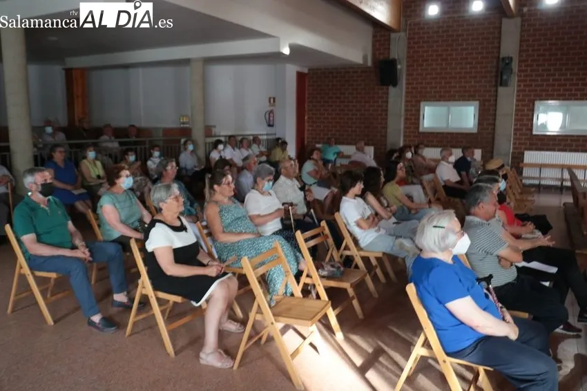 Actuación del grupo de folclore Arraigo en El Cubo de Don Sancho / CORRAL 