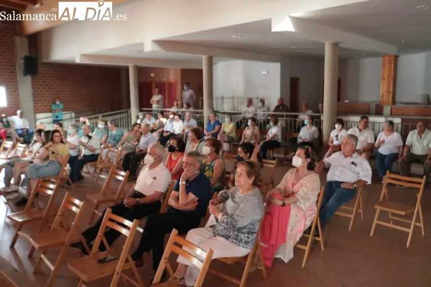 Actuación del grupo de folclore Arraigo en El Cubo de Don Sancho / CORRAL 