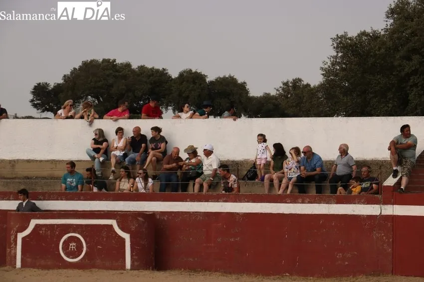 Fiesta campera en Rollanejo con alumnos de la Escuela de Tauromaquia de Salamanca / CORRAL 