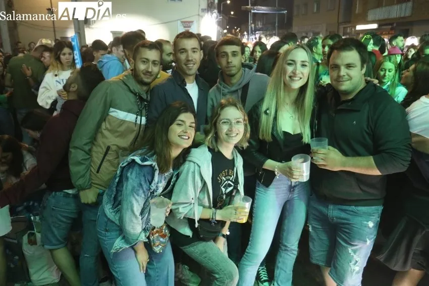 Actuación de la orquesta La Misión en Vitigudino / CORRAL