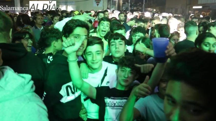 Actuación de la orquesta La Misión en Vitigudino / CORRAL