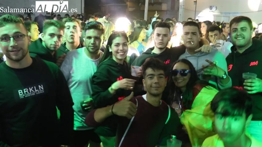 Actuación de la orquesta La Misión en Vitigudino / CORRAL