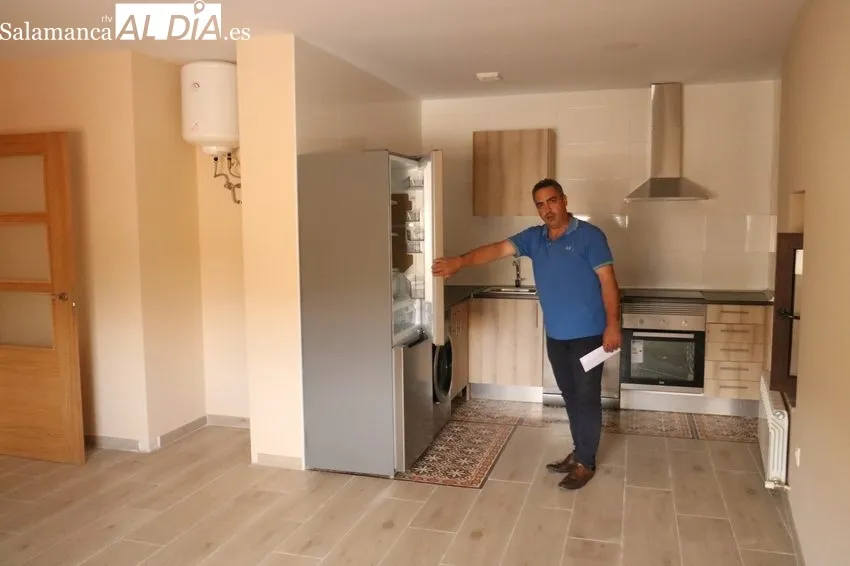 Interior de la vivienda del programa Rehabitare / CORRAL
