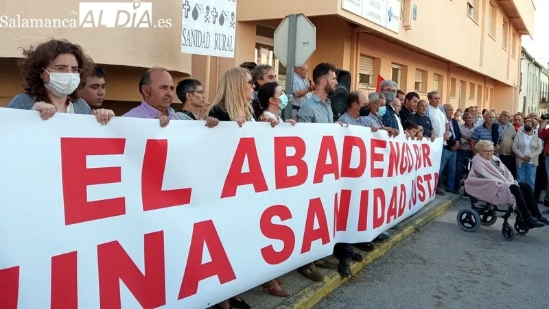 Manifestación en Lumbrales a favor de una sanidad digna en el Abadengo