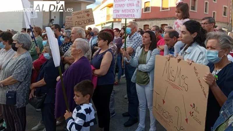 Manifestación en Lumbrales a favor de una sanidad digna en el Abadengo