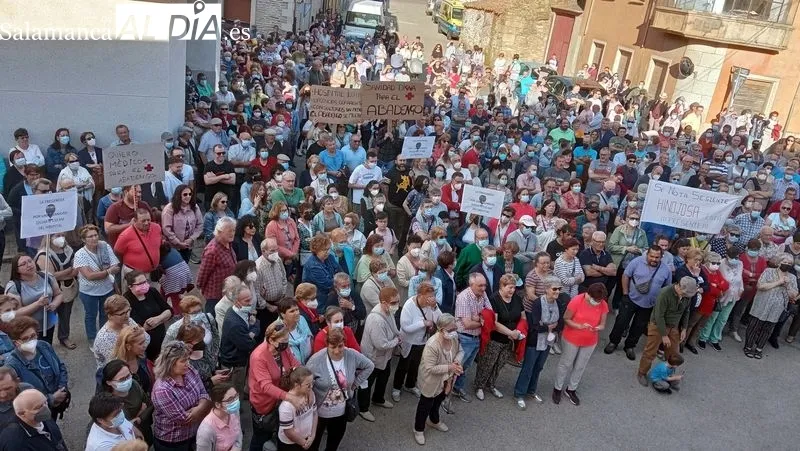 Manifestación en Lumbrales a favor de una sanidad digna en el Abadengo