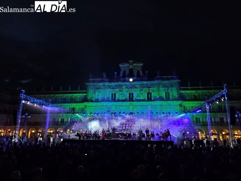 Espectacular recital esta noche en la Plaza Mayor de Salamanca
