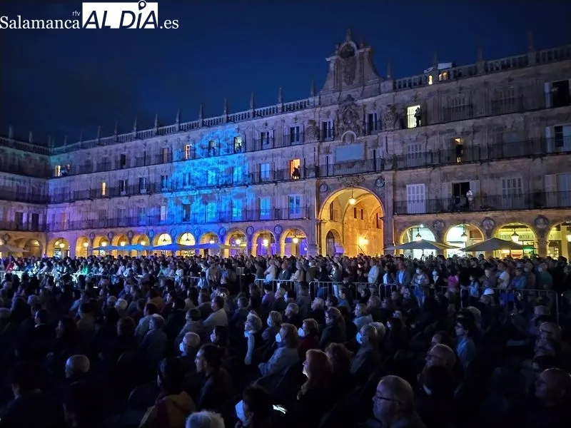 Espectacular recital esta noche en la Plaza Mayor de Salamanca