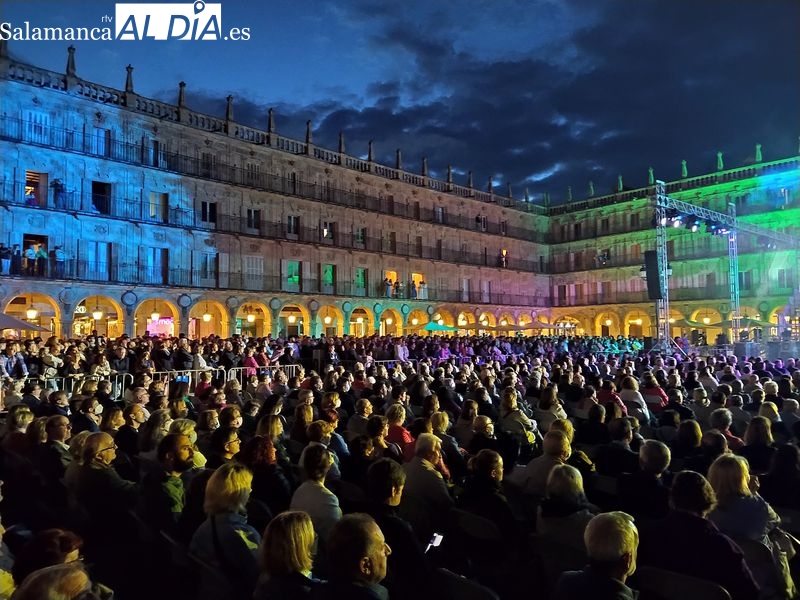 Espectacular recital esta noche en la Plaza Mayor de Salamanca