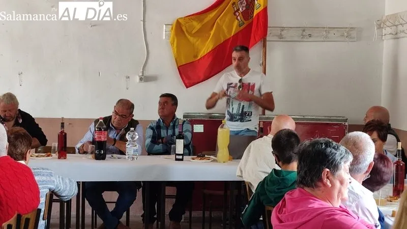 Charla informativa sobre la constitución de una comunidad de usuarios para el autoabestecimiento eléctrico en Peralejos de Abajo / CORRAL