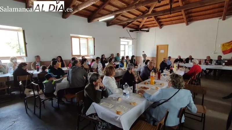 Charla informativa sobre la constitución de una comunidad de usuarios para el autoabestecimiento eléctrico en Peralejos de Abajo / CORRAL