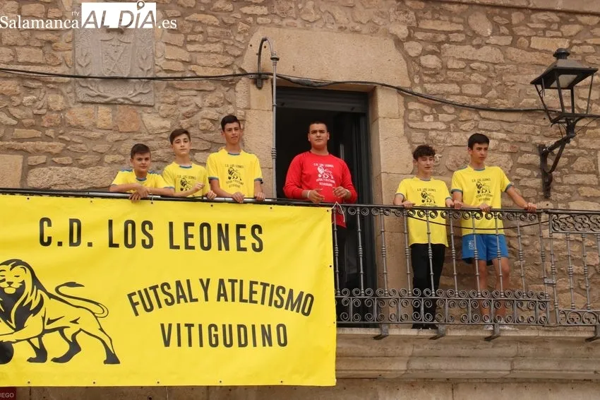 Recibimiento en el Ayuntamiento de Vitigudino al CD Los Leones por su gran tempoorada / CORRAL