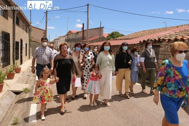 Procesión de San Pedro por las calles de Villar de Peralonso / CORRAL 