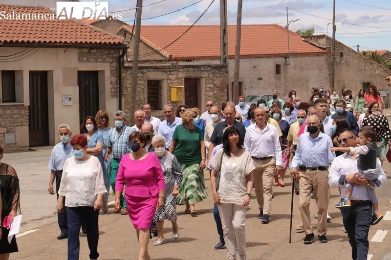 Procesión de San Pedro por las calles de Villar de Peralonso / CORRAL 
